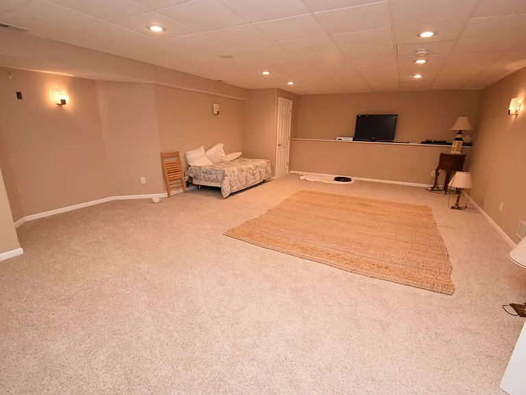 18153 Lisbon Dr — Photo 19