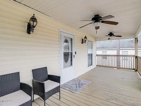 3rd image of 804 Deer Trail Ln