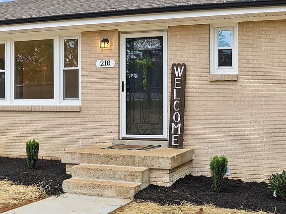 4th image of 210 W Meadow Dr