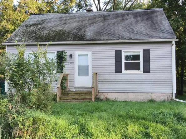 1319 E Hillcrest St, Lansing, MI 48910