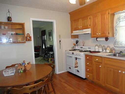 4th image of 809 E Gibbs St