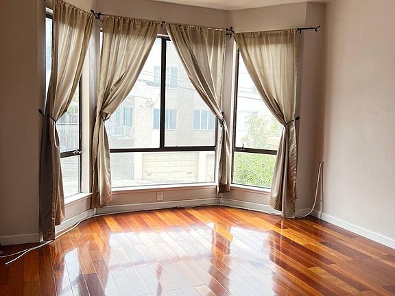 2nd image of 516 28th Ave APT 1