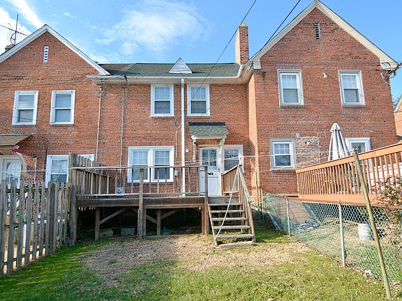 3rd image of 408 S Sycamore St