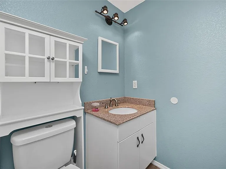 18407 Avon Ave — Photo 27