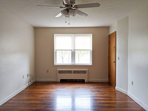4th image of 72 Meadowbrook Rd APT 3