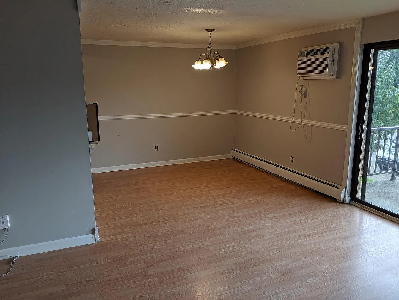 2 bed, 924 sqft, $1,400 — Photo 2