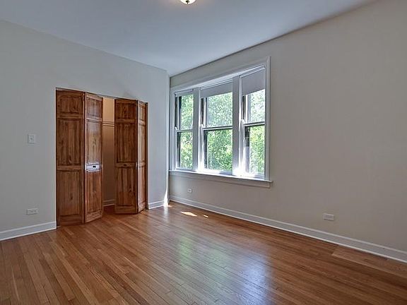 3rd image of 5213 S Dorchester Ave #1S