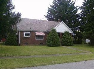 21 S Carnegie Ave, Niles, OH 44446