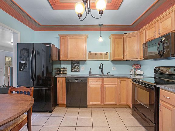 3rd image of 2510 Dexter Ave