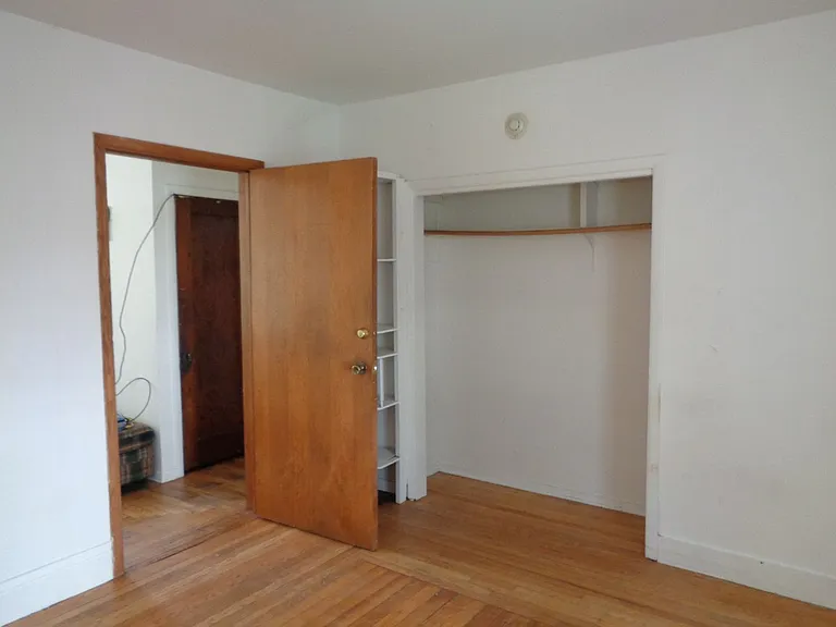 313 Augusta Ave — Photo 8
