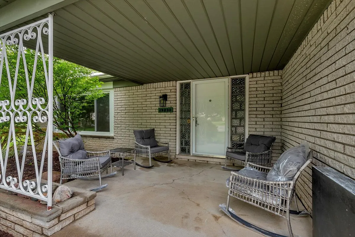 4 bed, 2.5 bath, 2990 sqft, $3,300 — Photo 4