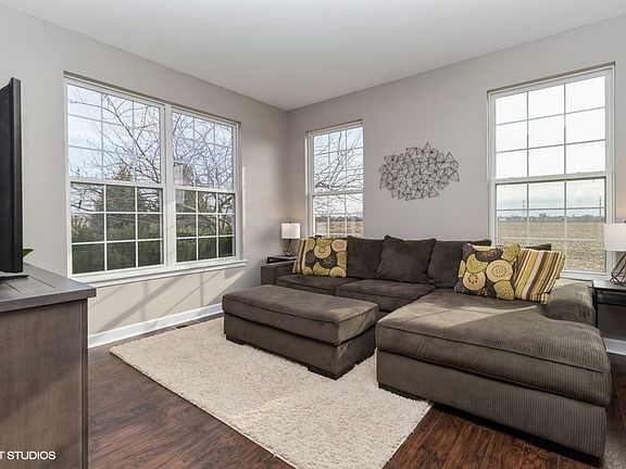 3rd image of 25203 W Pavilion Pl