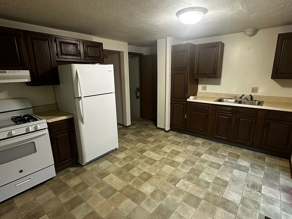 1st image of 689 Colony Rd #697