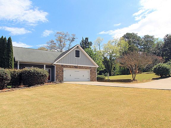 2nd image of 3 View Dr SE