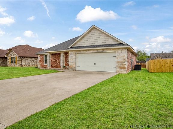 3rd image of 3425 Overland Dr