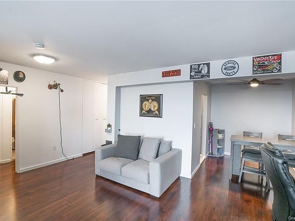 3rd image of 360 Westchester Ave APT 503
