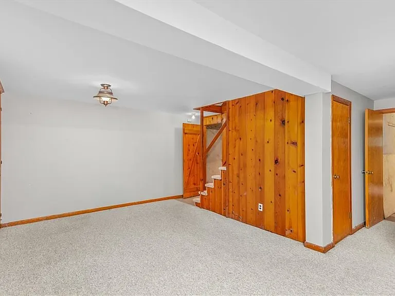 51 Ambrose St — Photo 39