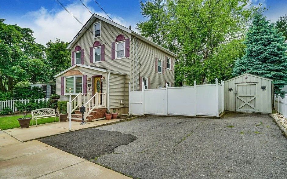 Front of house + parking area (2 cars)