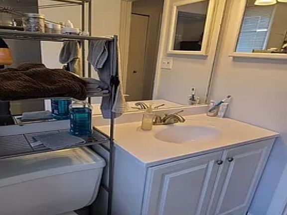 4th image of 18W207 Kirkland Ln #207