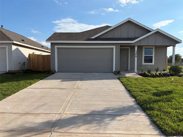 1306 Wharton Lakes Blvd, Wharton, TX 77488