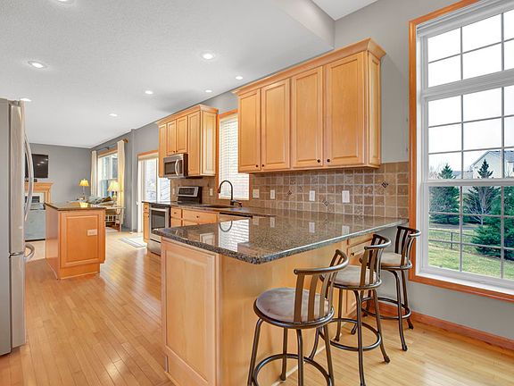 5th image of 2319 Golf Dr