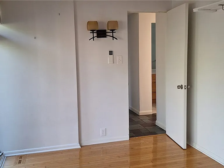 90 E Woodland Rd — Photo 34