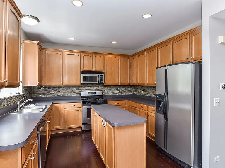 554 Declaration Ln — Photo 3