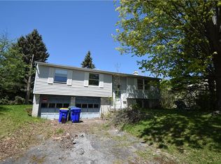 36 Meeting House Dr, Rochester, NY 14624