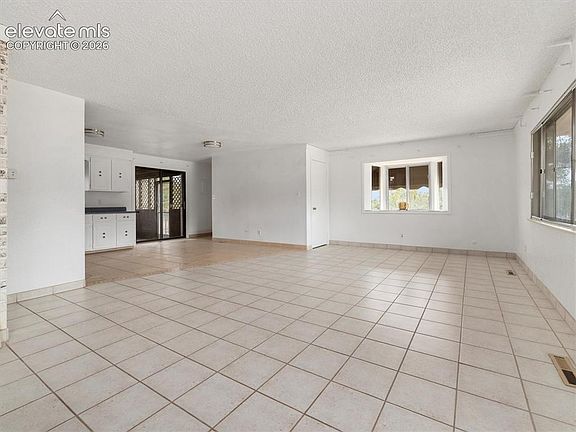 4th image of 207 Autobee Ln