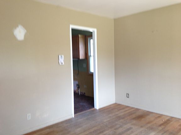 3rd image of 3320 Lynwood Ave