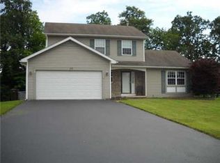 23 Barkwood Ln, Spencerport, NY 14559