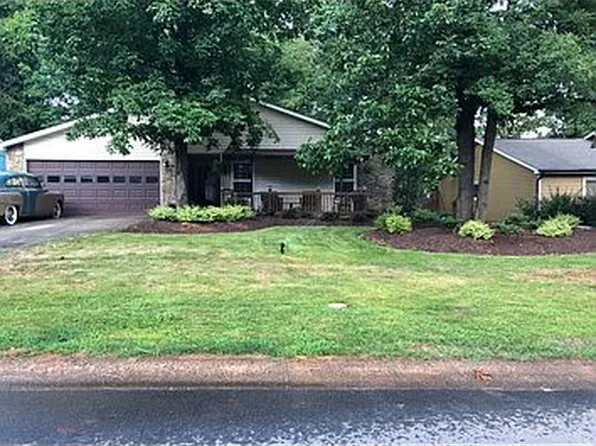 7626 Eastbourne Rd, Charlotte, NC 28227