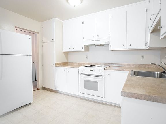 3rd image of 541 Chetwood St #305