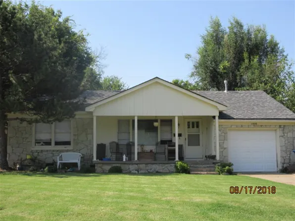 1406 Oxford Way, The Village, OK 73120