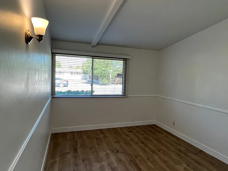 19412 Strathern St — Photo 14