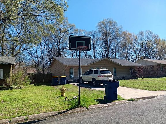 3rd image of 24 Meadowlark Dr