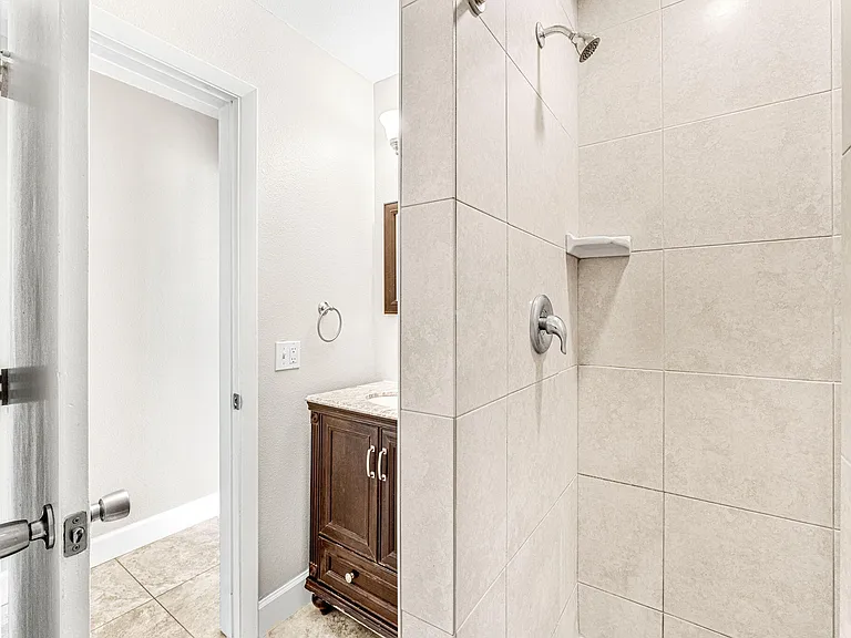 406 N Neptune Dr — Photo 25
