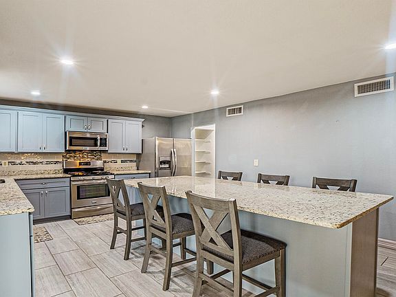 3rd image of 325 Alvarez Dr