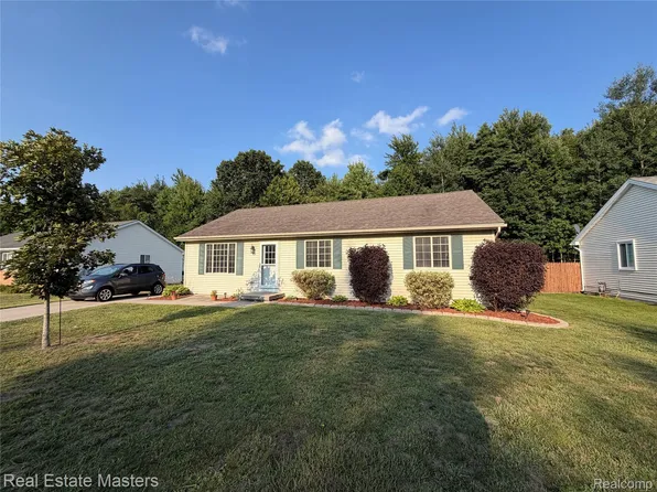 4094 Tristen Ave, Fort Gratiot, MI 48059