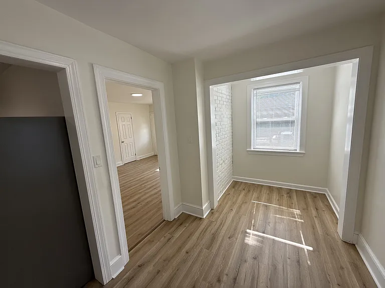 913 Glenwood Ave — Photo 6