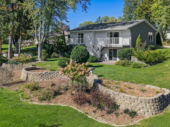 411 Amey Dr, Baraboo, WI 53913