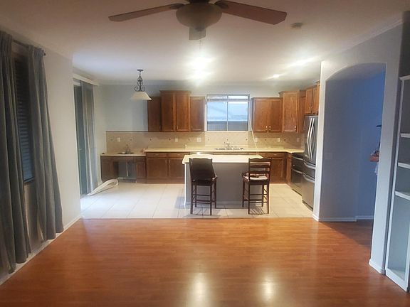 Kitchen flowing with family room