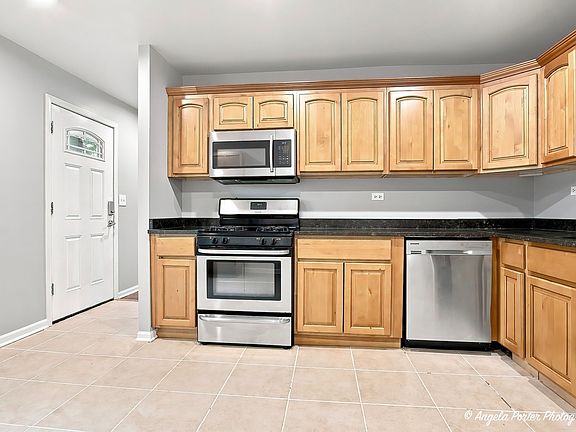 3rd image of 1509 Elm Ave