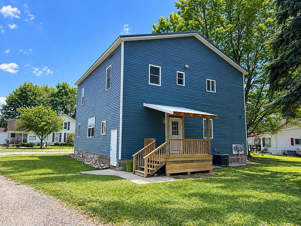 4720 Center St #1