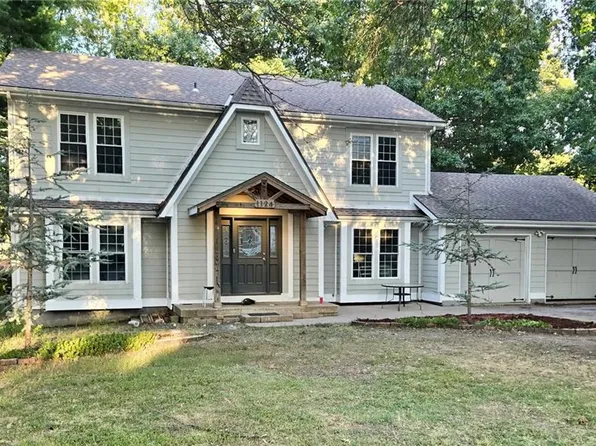 1124 S Winterbrooke Dr, Olathe, KS 66062