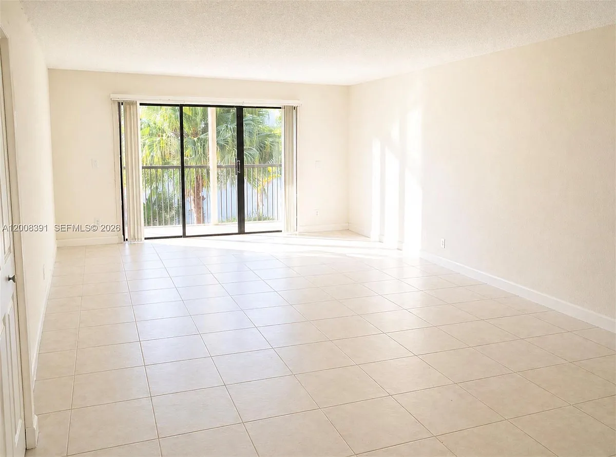 Building Photo - 405 Lakeview Dr #202