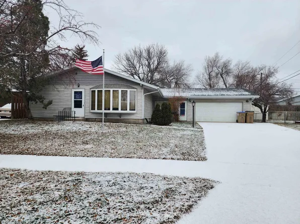 2808 1st Ave SW, Minot, ND 58701