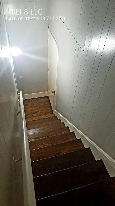 2 Bedroom and one Bath upstairs unit in 2 level duplex — Photo 4