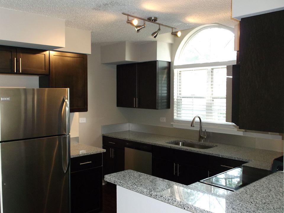 1st image of 1720 Ontario Ave APT 204