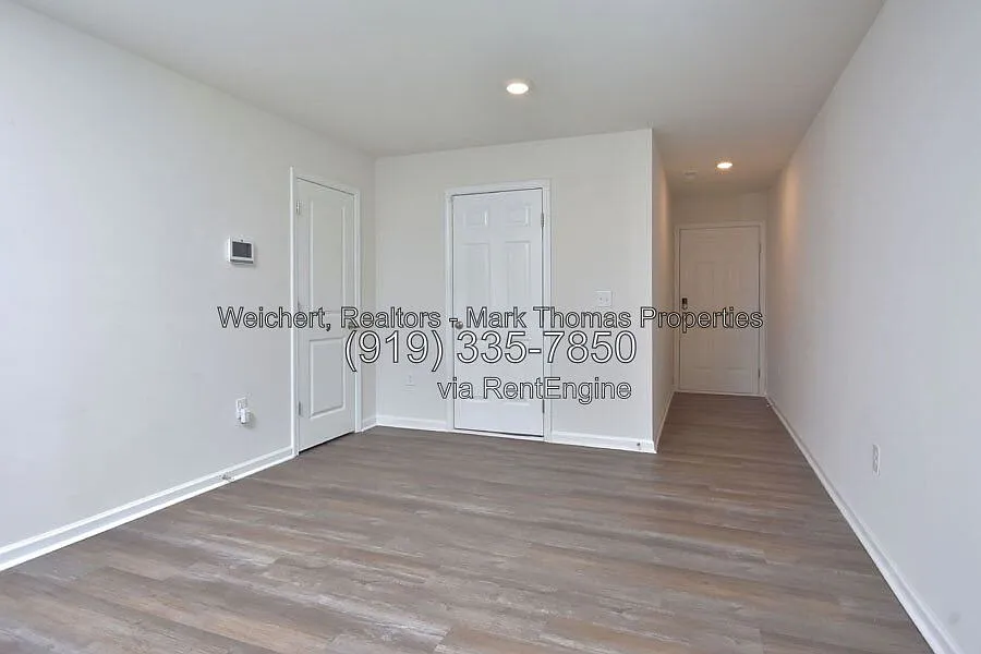 3 bed, 2.5 bath, 2093 sqft, $1,950 — Photo 4
